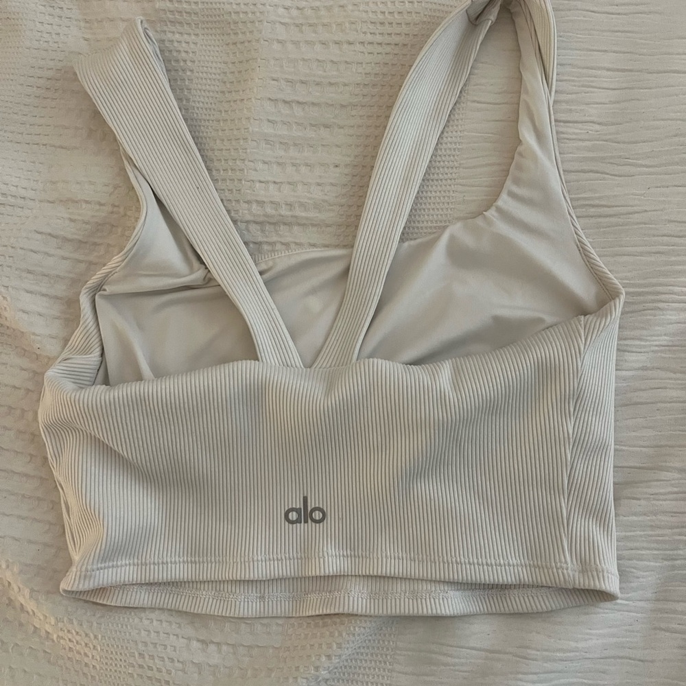ALO Yoga Women's Top sold on d3p0p